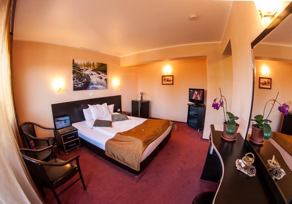 Carpatic Otel Predeal Oda fotoğraf